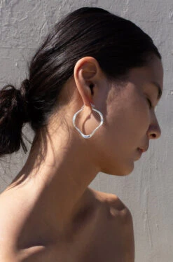 Open Wave Medium Hoop -Home Furnishings Store image 774